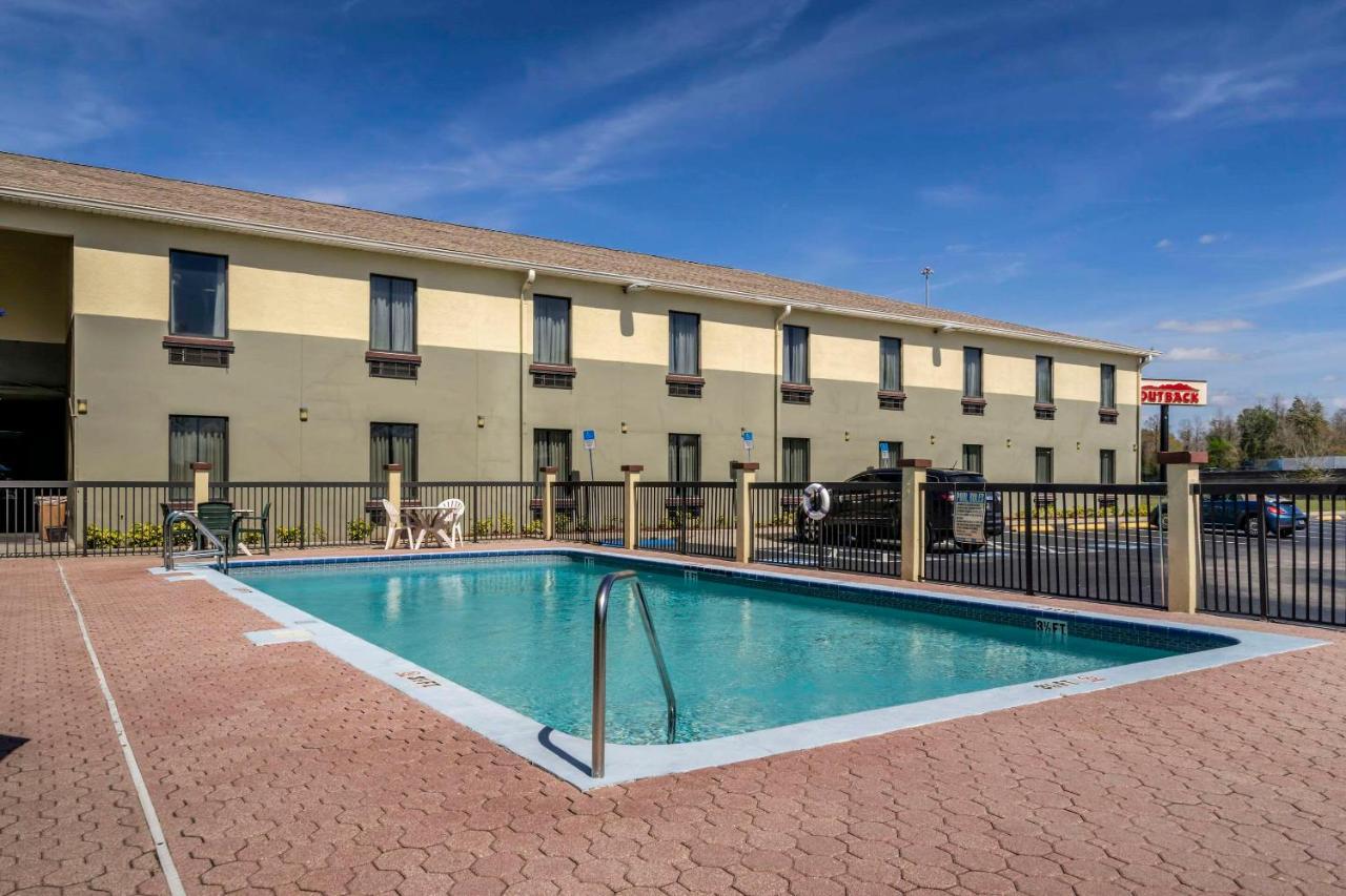 Rodeway Inn Wesley Chapel Exterior photo
